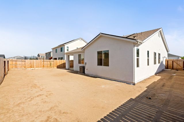 1876 Vallejo Avenue, Dinuba, CA 93618