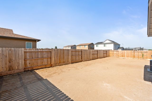 1876 Vallejo Avenue, Dinuba, CA 93618