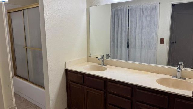 6043 Joaquin Murieta Ave D, Newark, CA 94560