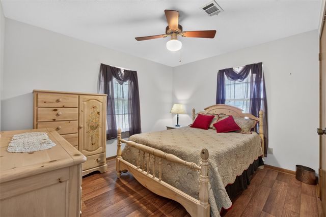 281 Lakeshore N, Onalaska, TX 77360
