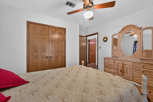 281 Lakeshore N, Onalaska, TX 77360
