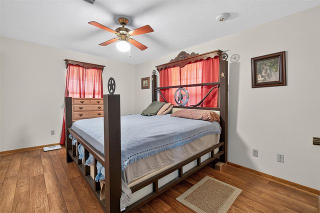 281 Lakeshore N, Onalaska, TX 77360