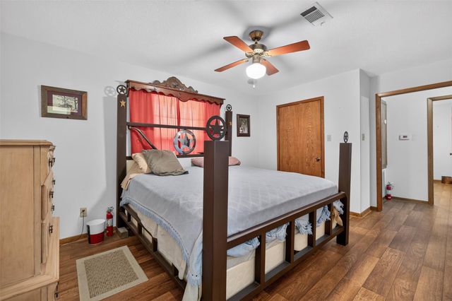 281 Lakeshore N, Onalaska, TX 77360