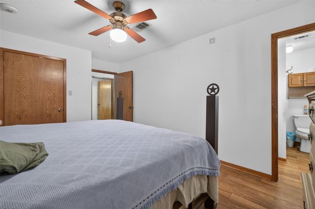 281 Lakeshore N, Onalaska, TX 77360