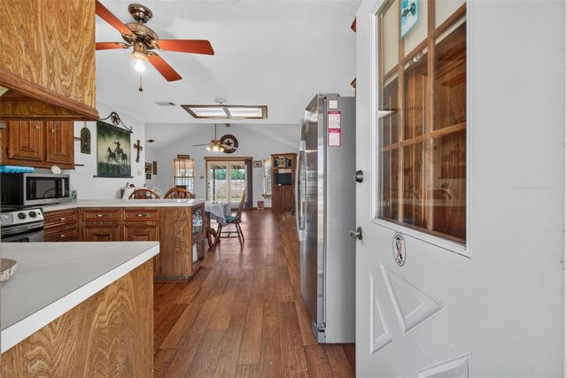 281 Lakeshore N, Onalaska, TX 77360