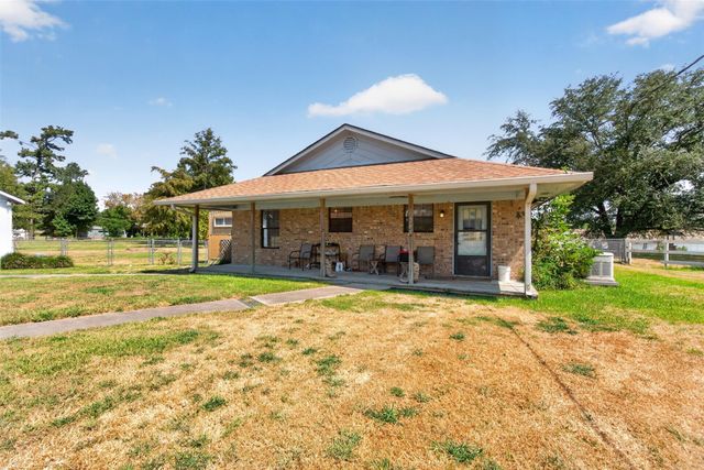 281 Lakeshore N, Onalaska, TX 77360