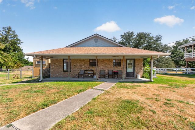281 Lakeshore N, Onalaska, TX 77360