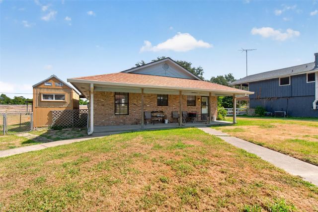281 Lakeshore N, Onalaska, TX 77360
