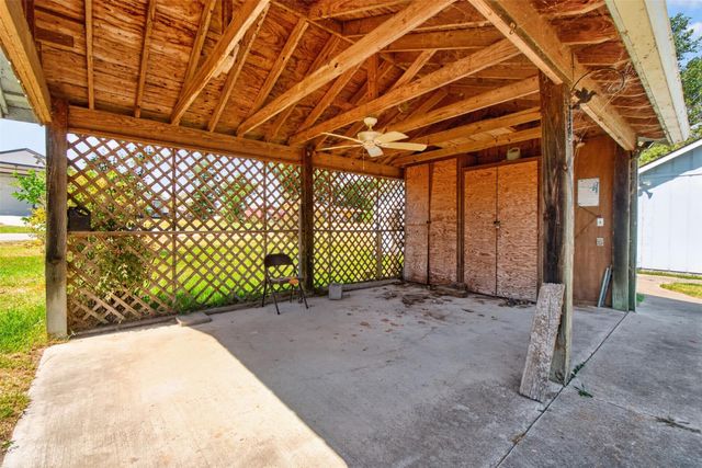281 Lakeshore N, Onalaska, TX 77360