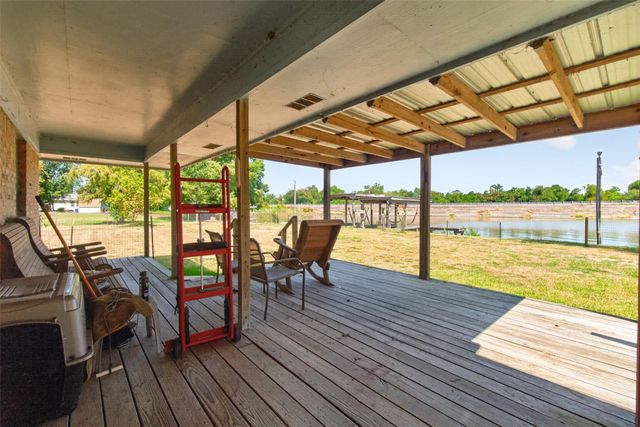 281 Lakeshore N, Onalaska, TX 77360
