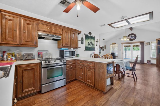 281 Lakeshore N, Onalaska, TX 77360