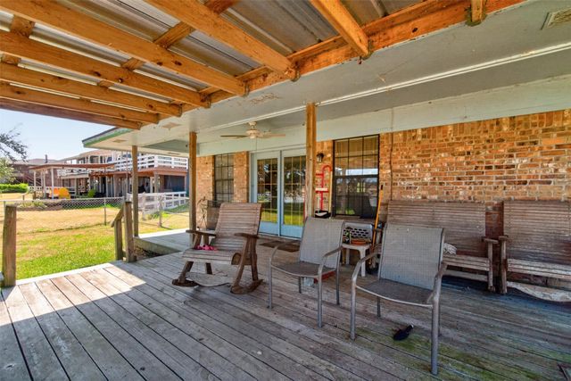 281 Lakeshore N, Onalaska, TX 77360