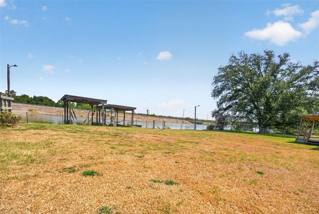 281 Lakeshore N, Onalaska, TX 77360
