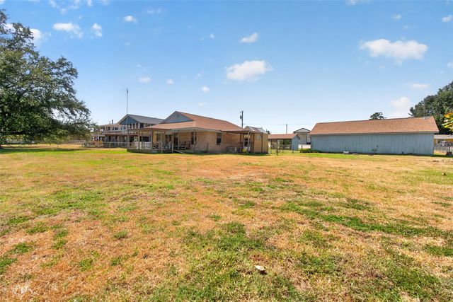 281 Lakeshore N, Onalaska, TX 77360