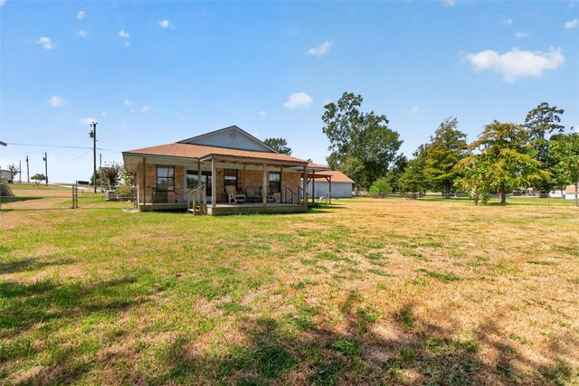 281 Lakeshore N, Onalaska, TX 77360