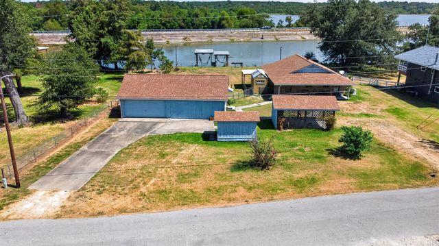 281 Lakeshore N, Onalaska, TX 77360