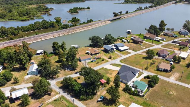 281 Lakeshore N, Onalaska, TX 77360