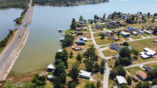 281 Lakeshore N, Onalaska, TX 77360