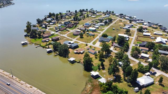 281 Lakeshore N, Onalaska, TX 77360