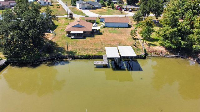 281 Lakeshore N, Onalaska, TX 77360