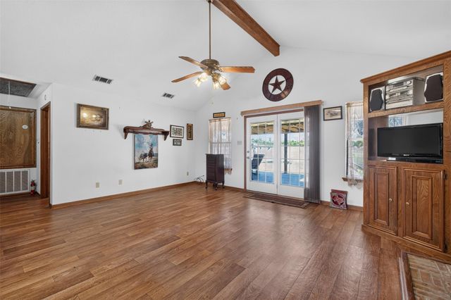 281 Lakeshore N, Onalaska, TX 77360