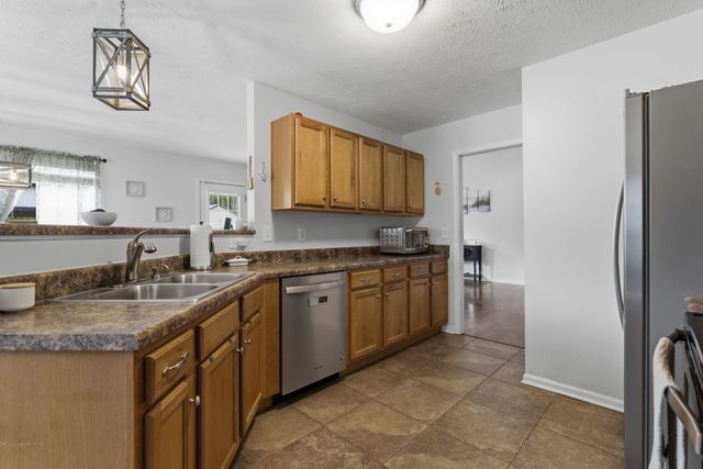 2045 Barretts Ridge Dr, Murfreesboro, TN 37130