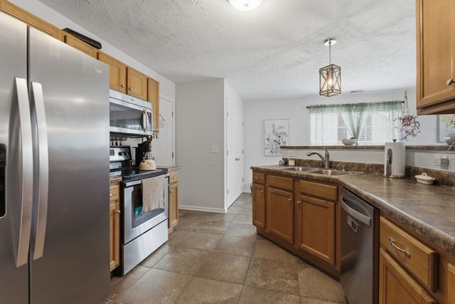 2045 Barretts Ridge Dr, Murfreesboro, TN 37130