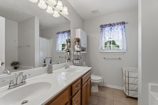 2045 Barretts Ridge Dr, Murfreesboro, TN 37130