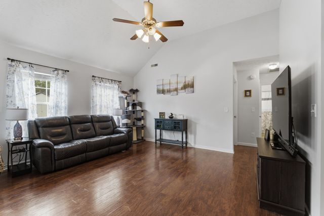 2045 Barretts Ridge Dr, Murfreesboro, TN 37130