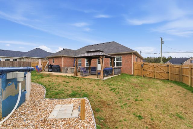 2045 Barretts Ridge Dr, Murfreesboro, TN 37130