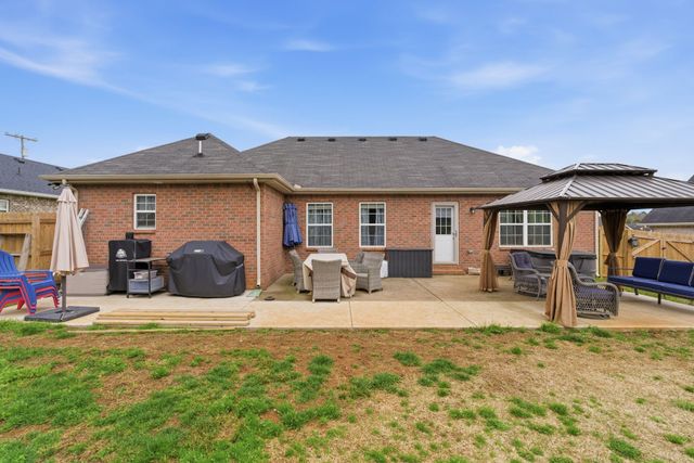 2045 Barretts Ridge Dr, Murfreesboro, TN 37130