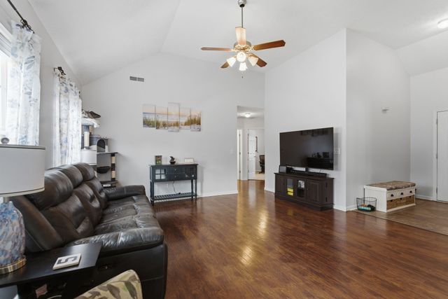 2045 Barretts Ridge Dr, Murfreesboro, TN 37130