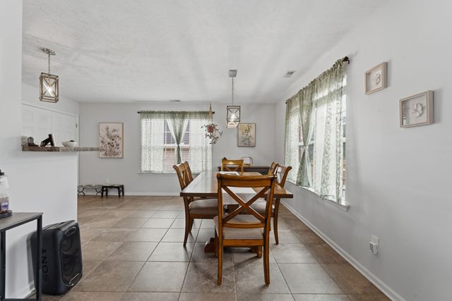 2045 Barretts Ridge Dr, Murfreesboro, TN 37130