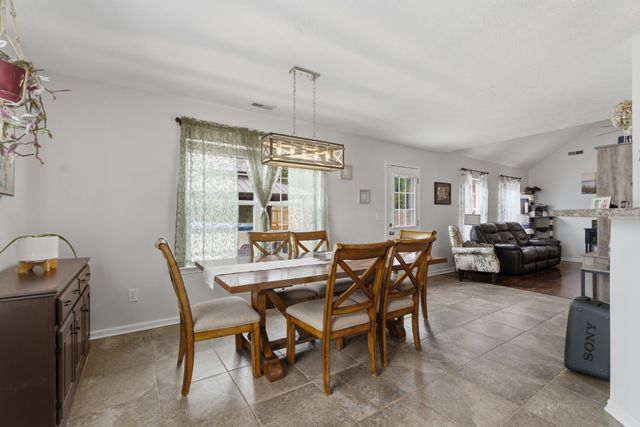 2045 Barretts Ridge Dr, Murfreesboro, TN 37130