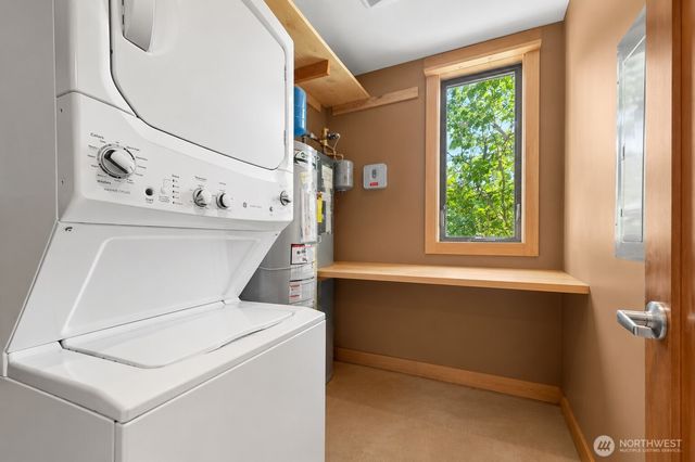 516 1st Street, Steilacoom, WA 98388