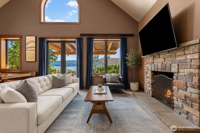 516 1st Street, Steilacoom, WA 98388