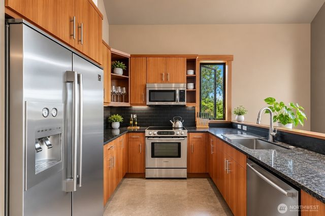 516 1st Street, Steilacoom, WA 98388