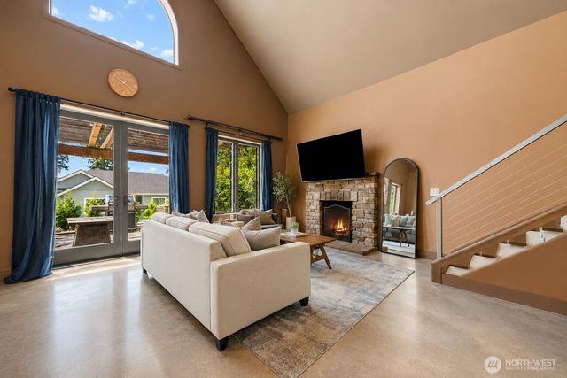 516 1st Street, Steilacoom, WA 98388