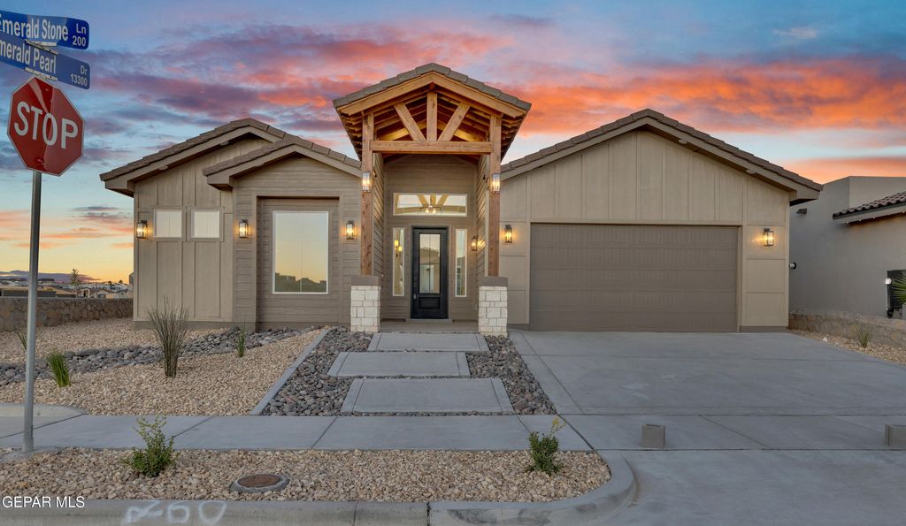 260 Emerald Stone Lane, Horizon City, TX 79928
