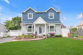 1015 Grand Boulevard, Westbury, NY 11590