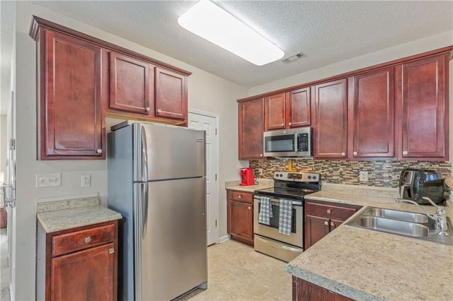 7766 Carnegie Drive, Fairburn, GA 30213
