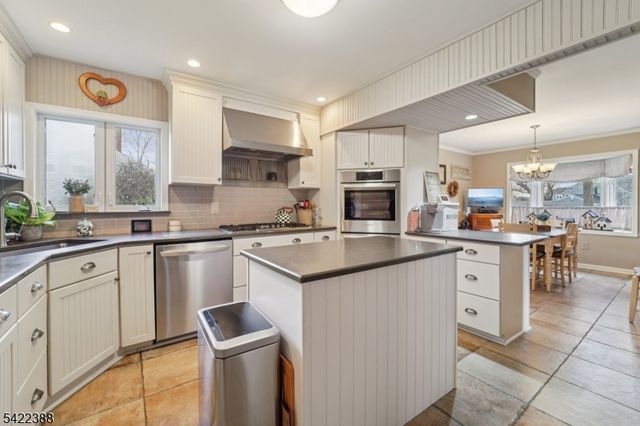 15 Ella Ln, Wayne Twp., NJ 07470