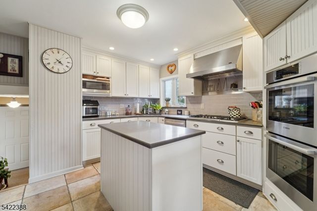 15 Ella Ln, Wayne Twp., NJ 07470