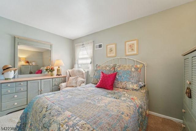 15 Ella Ln, Wayne Twp., NJ 07470