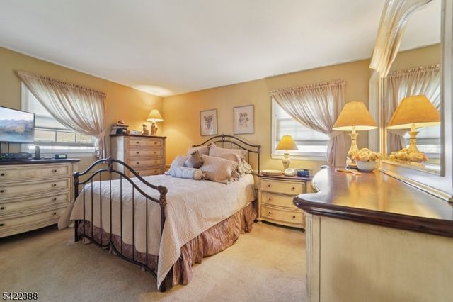 15 Ella Ln, Wayne Twp., NJ 07470