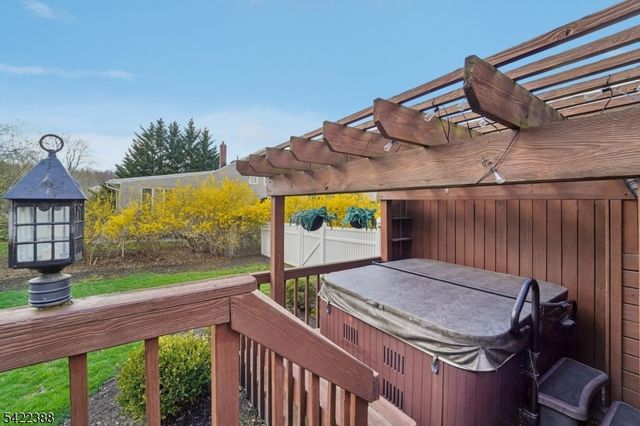 15 Ella Ln, Wayne Twp., NJ 07470