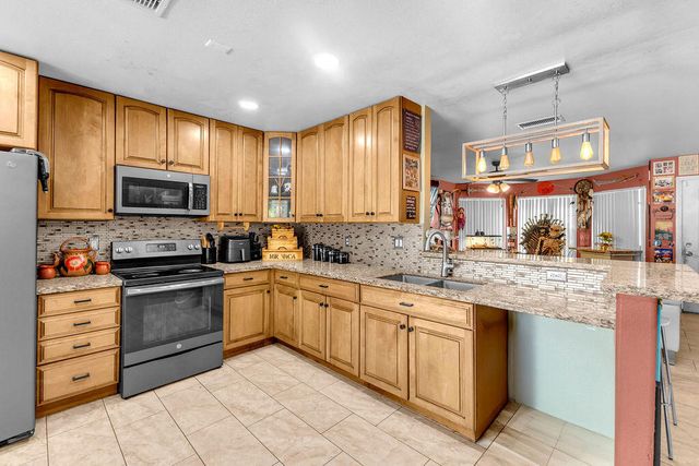 13437 ViA Real, Desert Hot Springs, CA 92240
