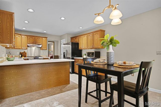 1456 Castle Court, Edwardsville, IL 62025