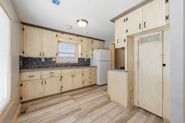 1124 W 20th, Wichita, KS 67203