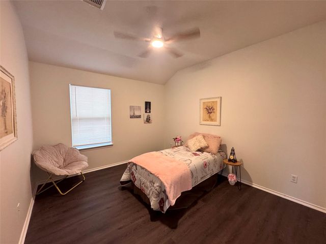 9942 Lynette Falls Drive, Houston, TX 77095
